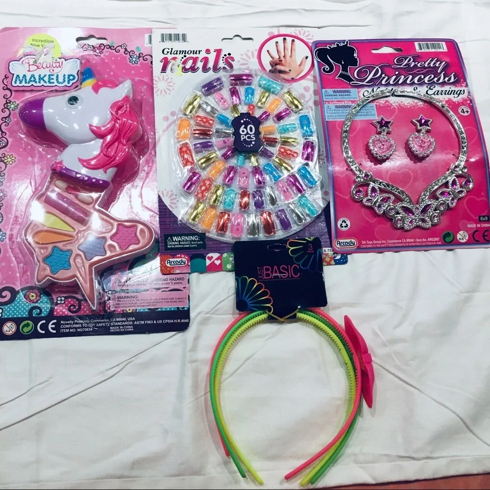 NWT Necklace earrings Pink Makeup and 60 press on nails